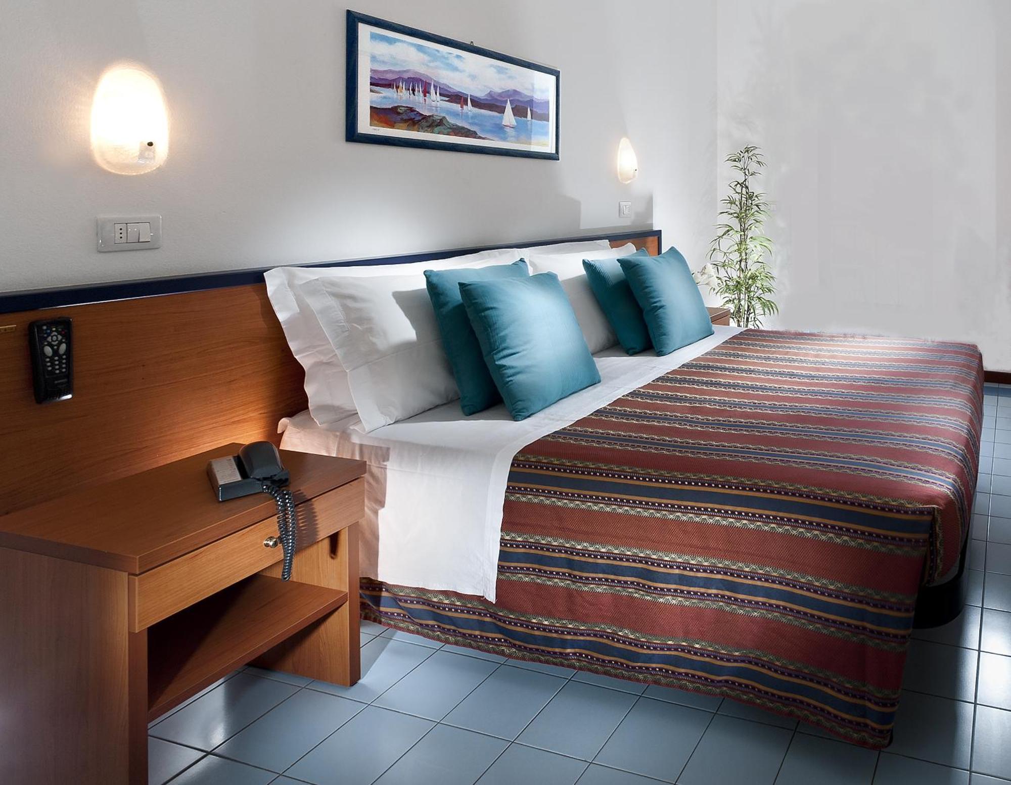 Hotel Paris Resort ベラーリア・イジェア・マリーナ 部屋 写真