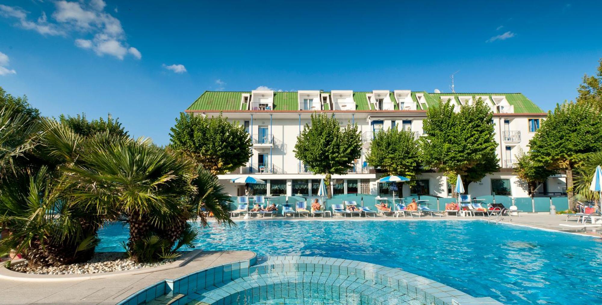 Hotel Paris Resort ベラーリア・イジェア・マリーナ エクステリア 写真