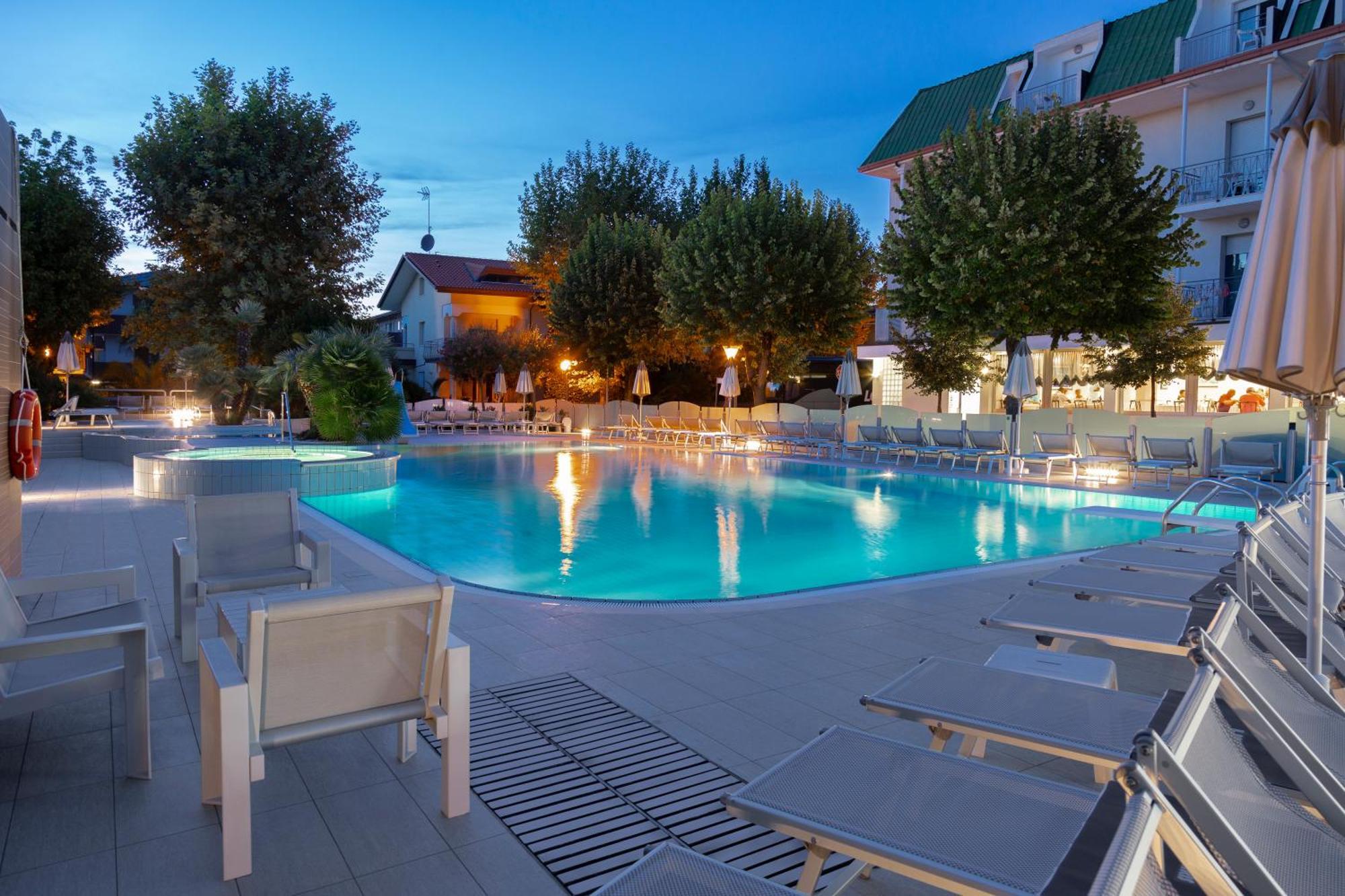 Hotel Paris Resort ベラーリア・イジェア・マリーナ エクステリア 写真