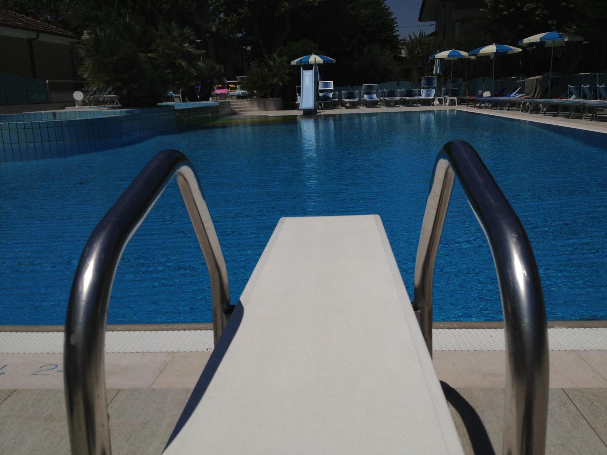 Hotel Paris Resort ベラーリア・イジェア・マリーナ エクステリア 写真