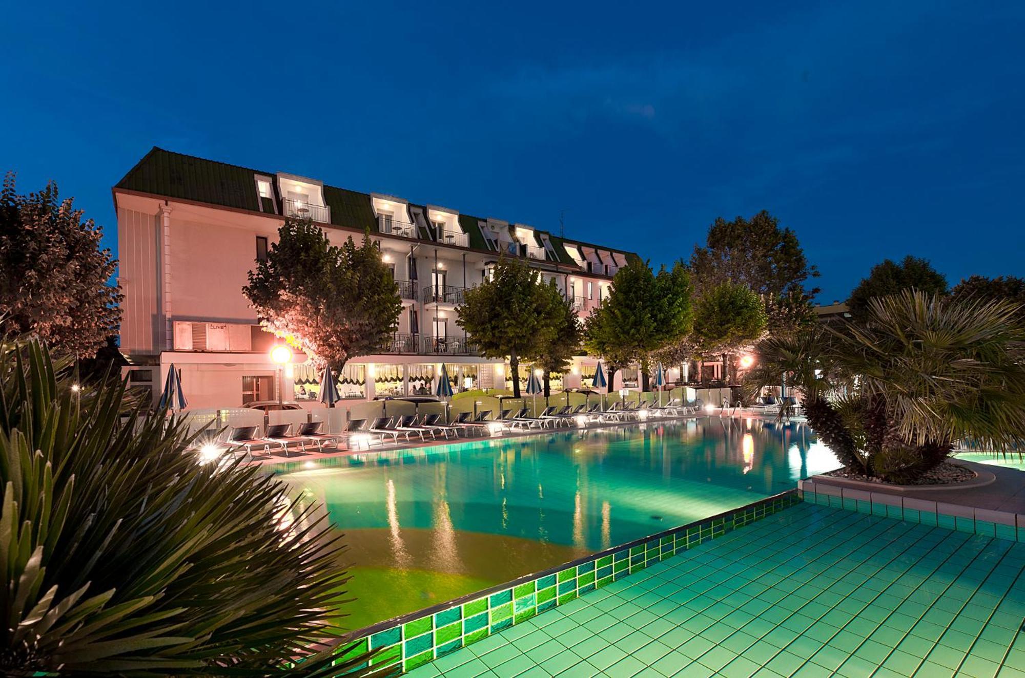 Hotel Paris Resort ベラーリア・イジェア・マリーナ エクステリア 写真